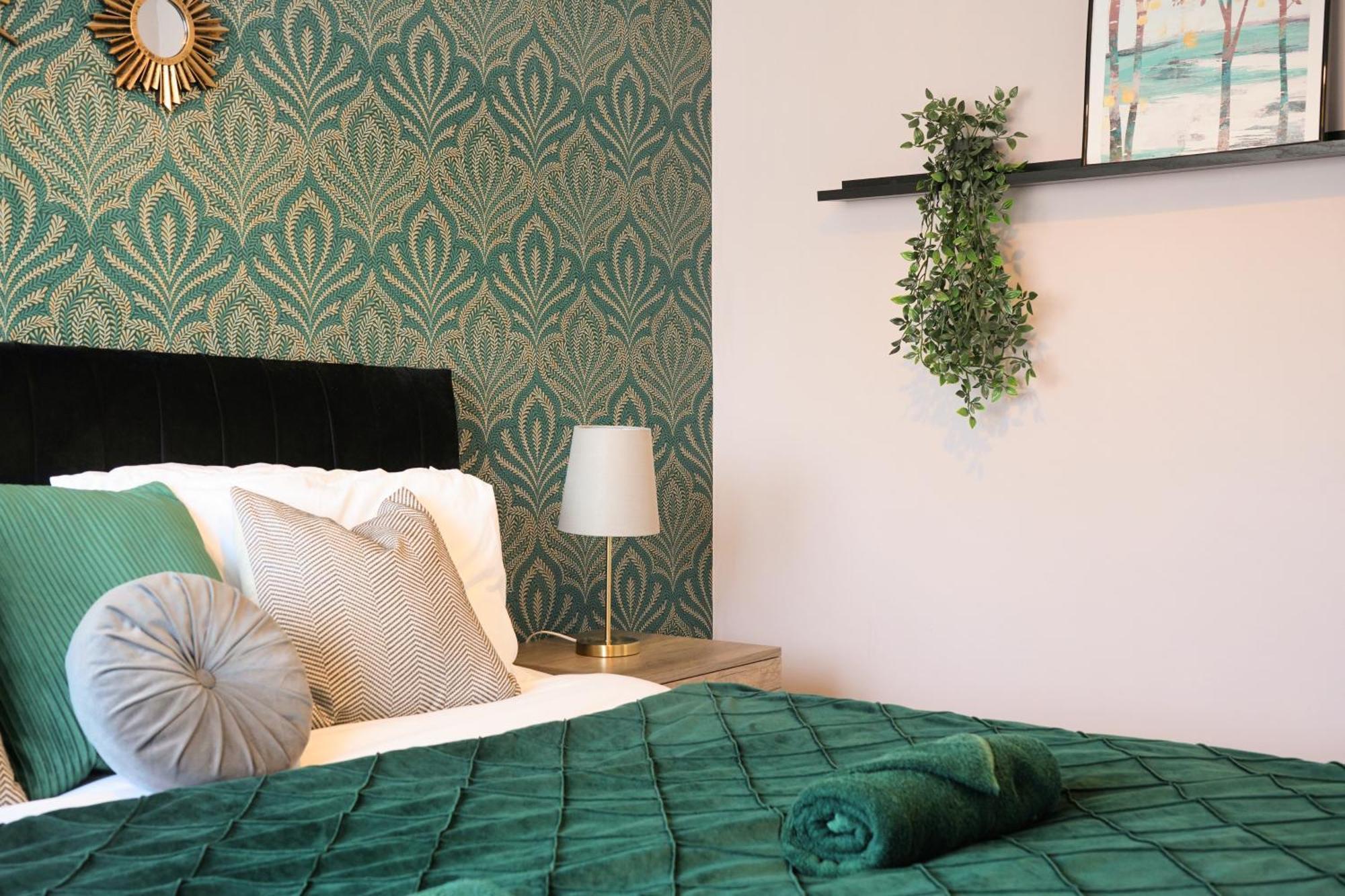 Cosy Corner In Aylesbury Near Stoke Mandeville Hospital & Town Centre With Private Parking エクステリア 写真