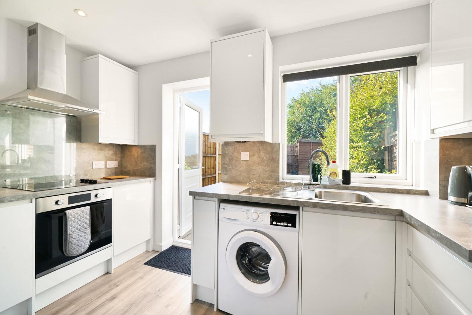 Cosy Corner In Aylesbury Near Stoke Mandeville Hospital & Town Centre With Private Parking エクステリア 写真